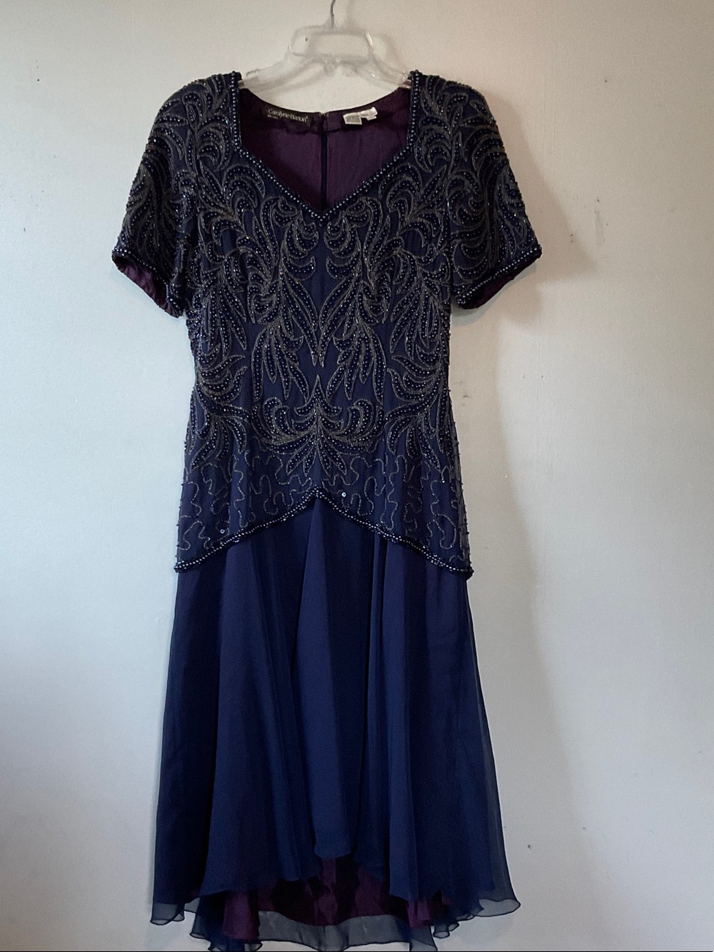 Elegant Navy Beaded V-Neck Evening Dress
